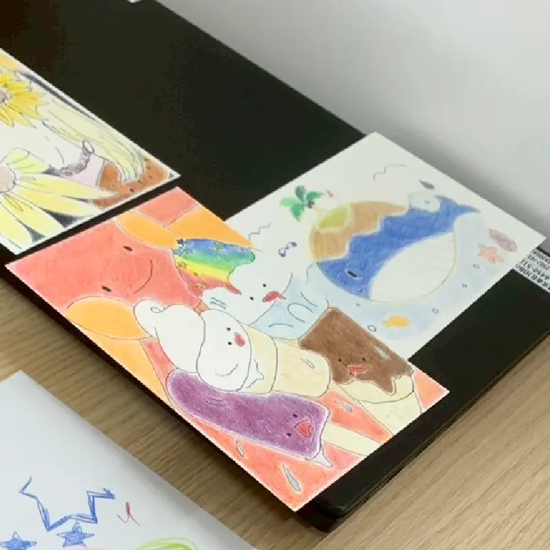 アイスクリームをモチーフにしたカラフルなイラスト作品