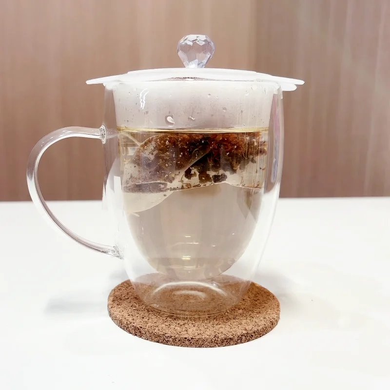 ガラスマグで抽出中の黒烏龍茶×キンモクセイ