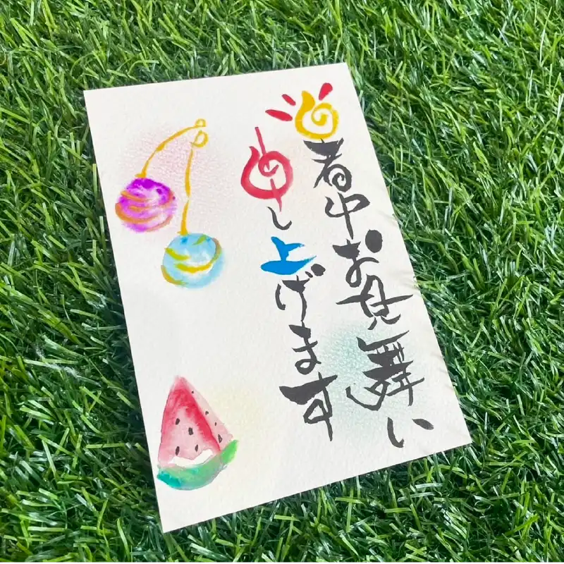鈴やスイカなど夏のモチーフが描かれた暑中見舞いポストカード