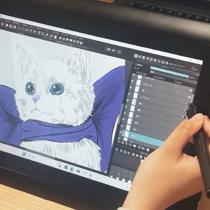 液タブで描かれた白猫のデジタルアート
