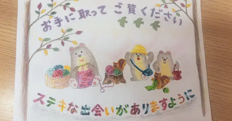 色鉛筆で描くアート制作の瞬間—利用者さんの創造力が光る