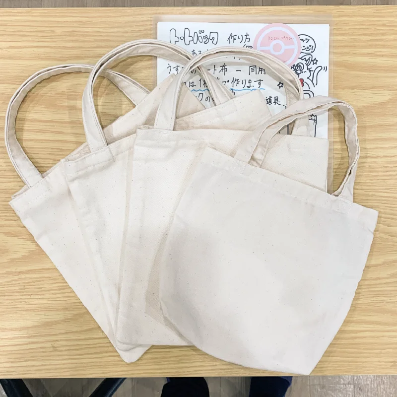 利用者さんが制作した無地のトートバッグ