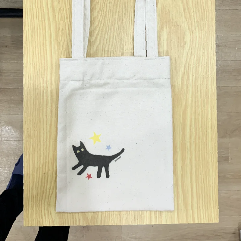 完成した猫デザインのトートバッグ