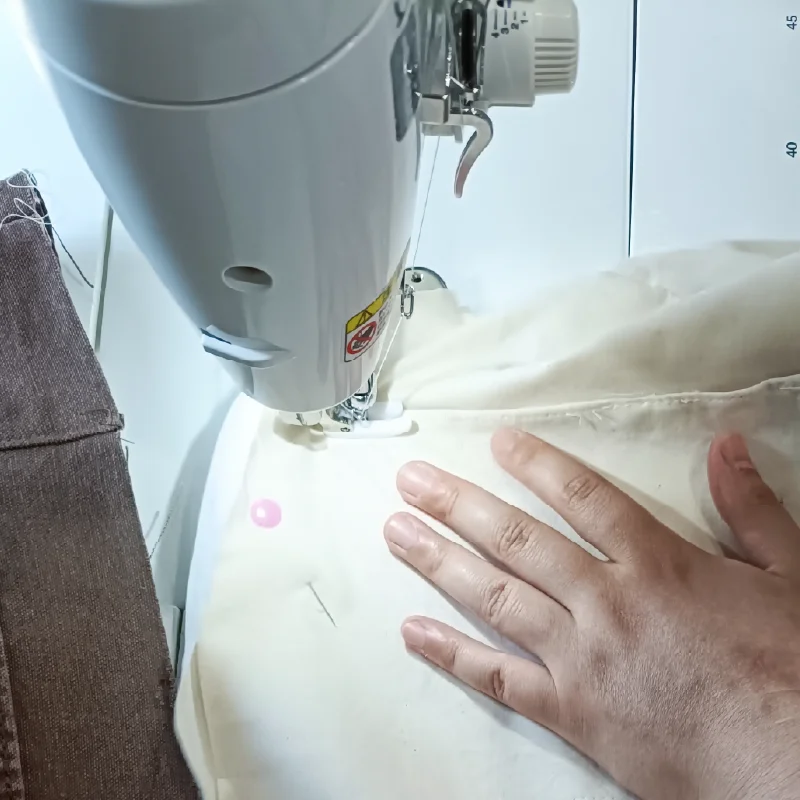内ポケットを縫製しているところ