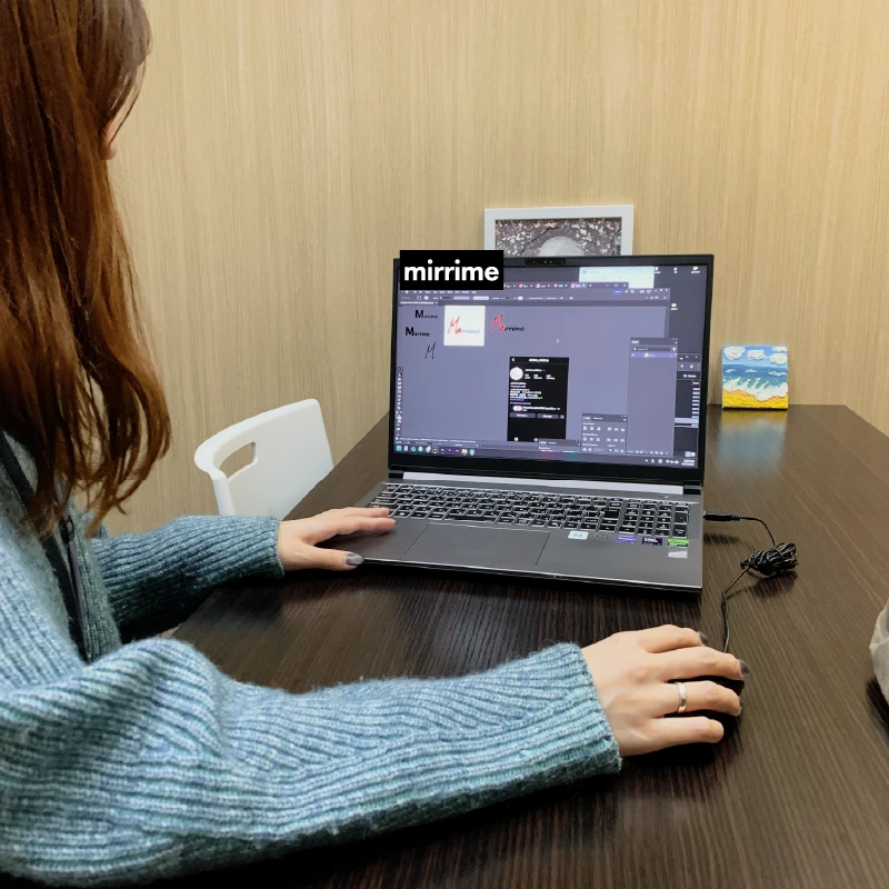 デザインが決まり、細かい部分を調整しているところ