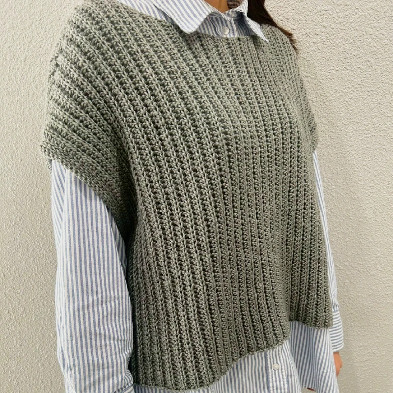 ライトグレーのニット表面を写した画像