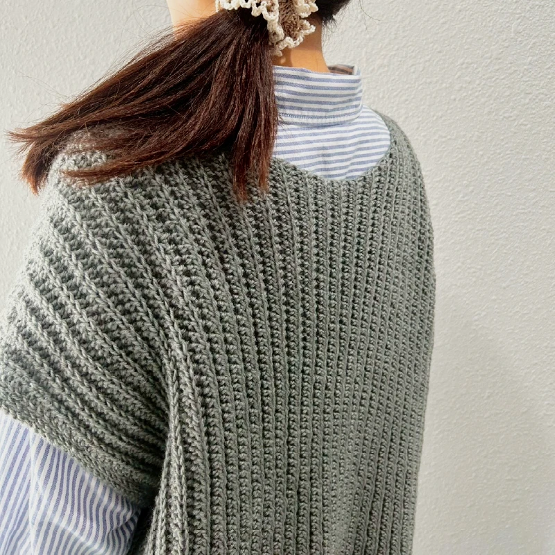 ライトグレーのニット裏面を写した画像