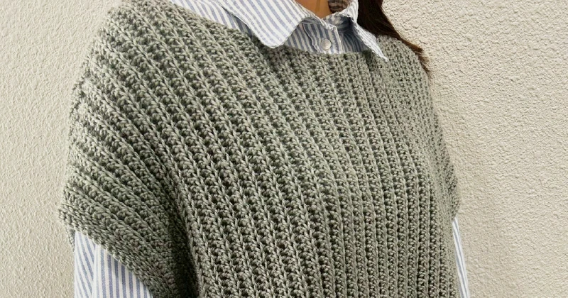 ライトグレーのニット完成品を撮影した画像