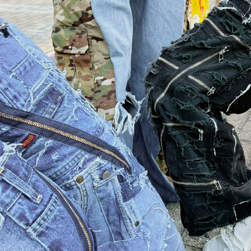 堀江の街で撮影された3人の表情のアップ