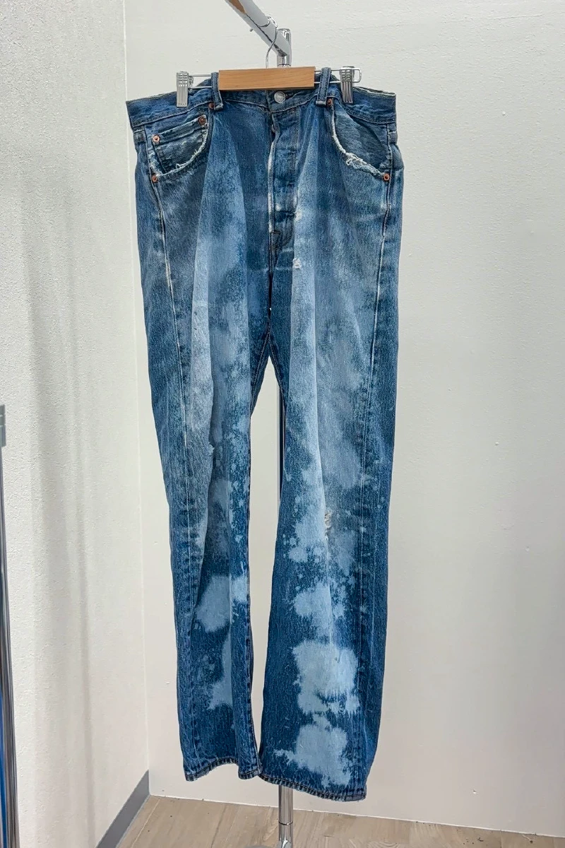 漂白で色を抜いたリメイクデニム1本