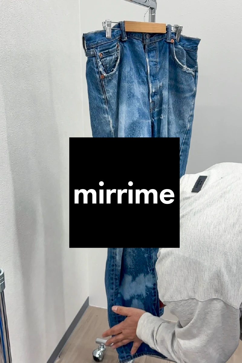 細部の色の抜け具合を確認する利用者さん