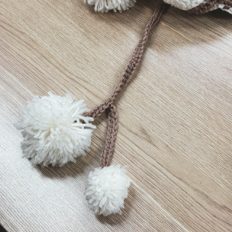 大小さまざまなぽんぽんが並んでいる写真