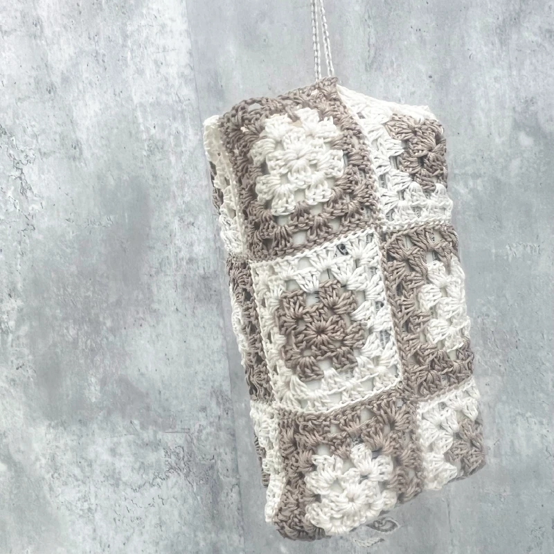 フックなどに掛けて使用できるティッシュカバー